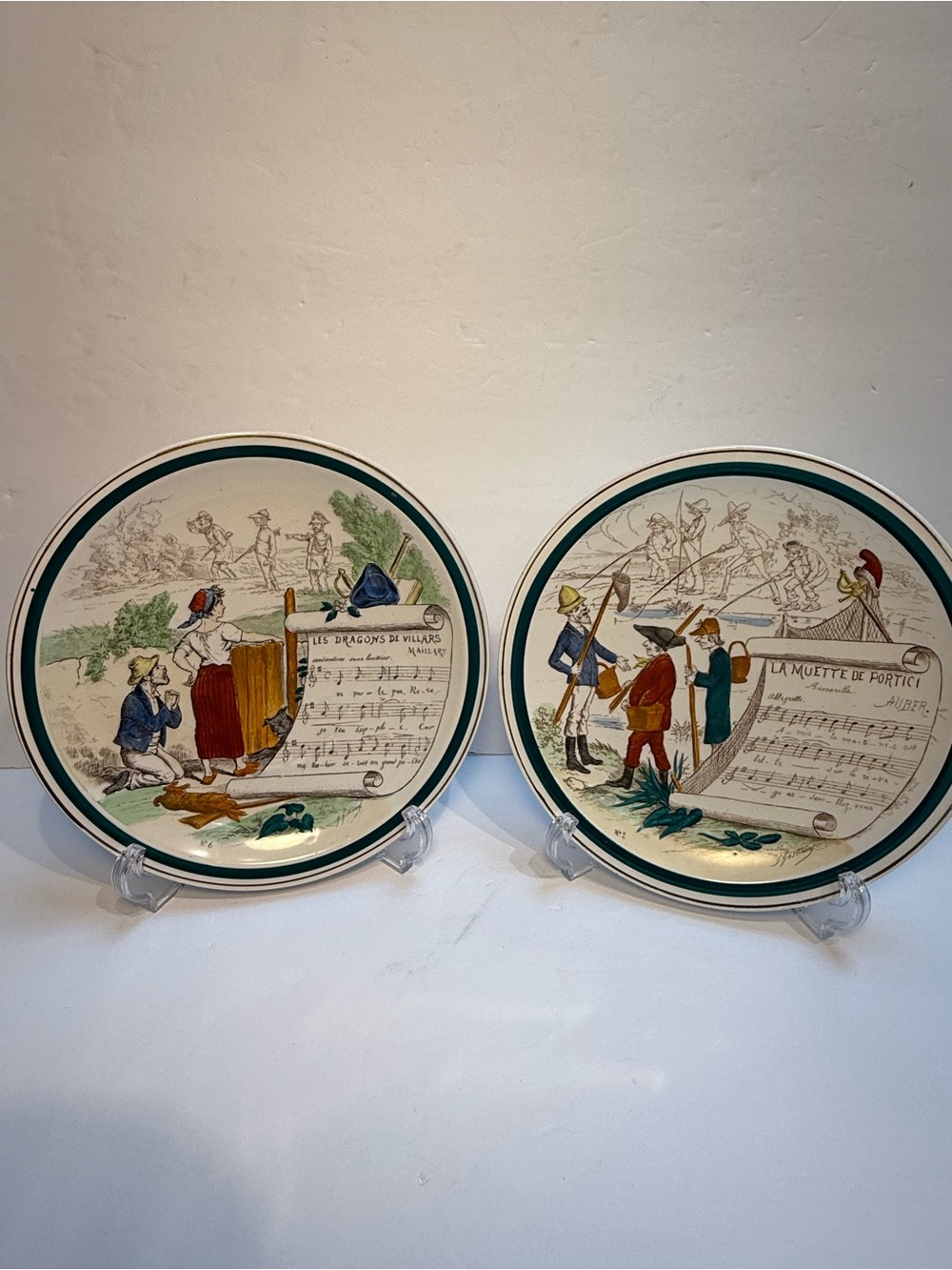 Set of 2 Sujets Musicaux Terre De Fer France Plates - Les Dragons and La Muette